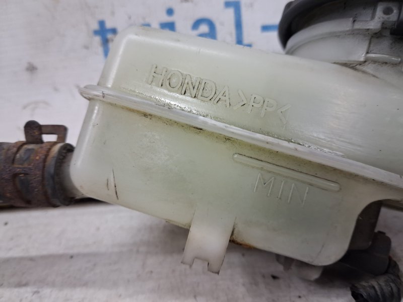 Бачок главного тормозного цилиндра Civic 2005-2012 FD 1.8 бензин R18A Бачок главного тормозного цилиндра Civic 2005-2012 FD 1.8 бензин R18A