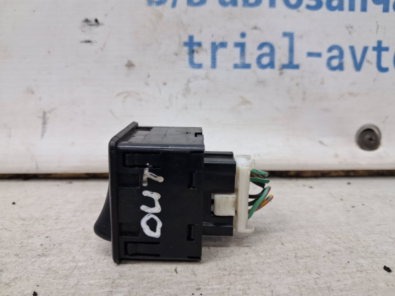 Кнопка подогрева Outlander 2003-2006 cu 2.4 бензин 4G69