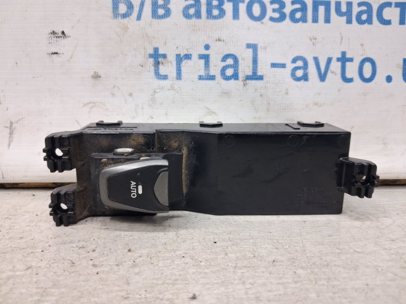 Кнопка стеклоподъемника Hyundai Santa fe 2012-2019 DM 2.2 diesel D4HB 935802W500 Б/У