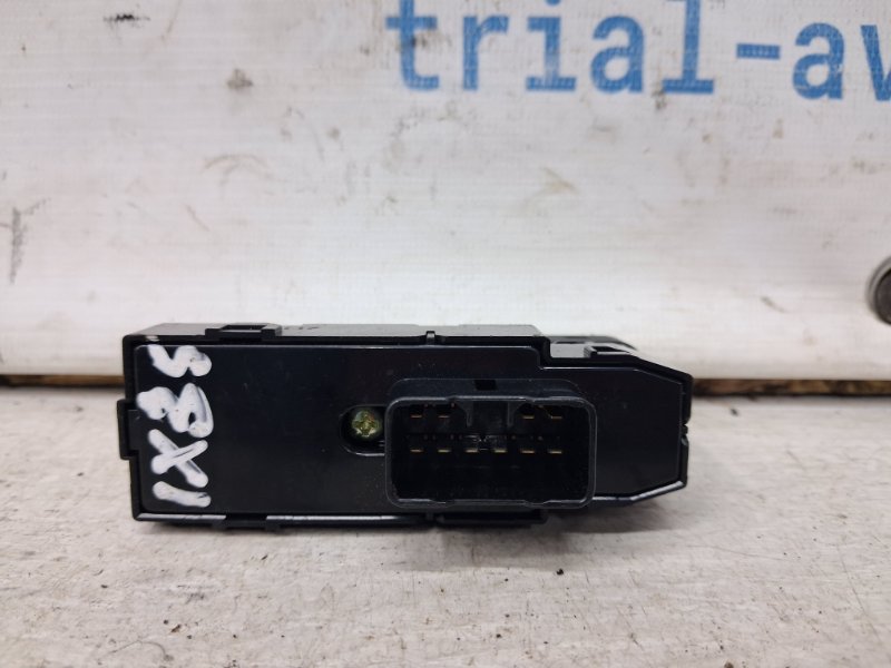 Кнопка стеклоподъемника IX35 2009-2015 LM 1.7 diesel D4FD