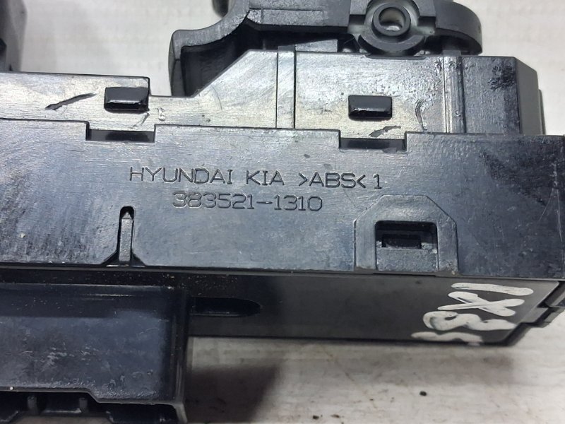 Кнопка стеклоподъемника Hyundai IX35 LM 1.7 diesel D4FD