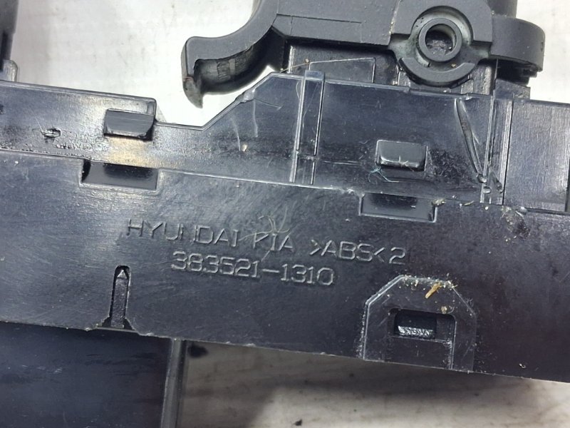 Кнопка стеклоподъемника Hyundai IX35 LM 1.7 diesel D4FD