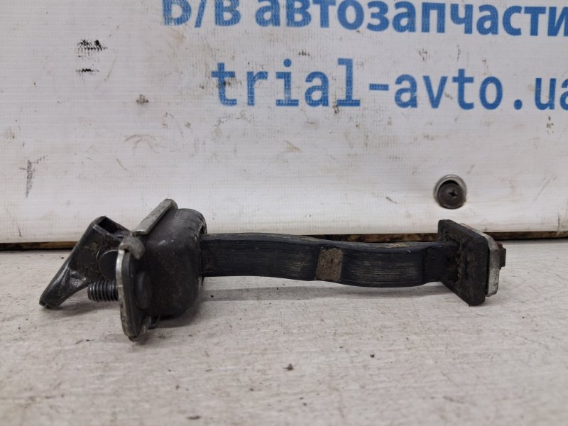 Ограничитель двери задний правый Hyundai Santa fe 2012-2019 DM 2.2 diesel D4HB 794902W000 Б/У