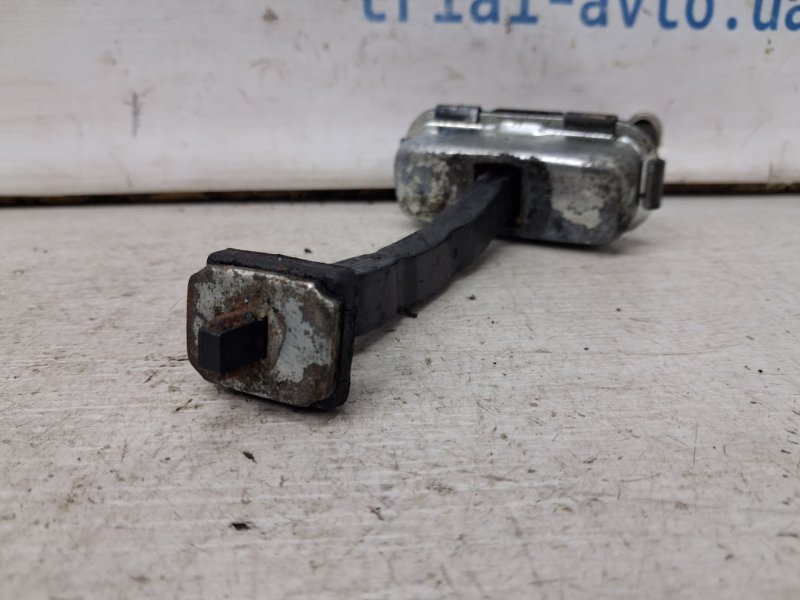 Ограничитель двери передний правый Hyundai Santa fe DM 2.2 diesel D4HB