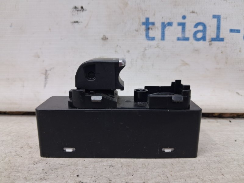 Кнопка стеклоподъемника 6 2012- GJ 2.2 diesel