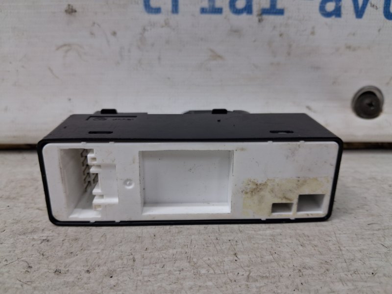 Кнопка стеклоподъемника 6 2012- GJ 2.2 diesel