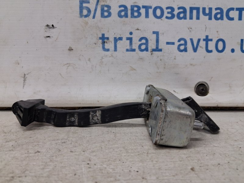 Ограничитель двери задний правый Mazda 6 2007-2013 GH 2.5 бензин L5-VE GS1D72270B Б/У