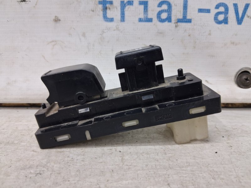 Кнопка стеклоподъемника передняя Suzuki Grand Vitara JT 2.7 бензин H27A