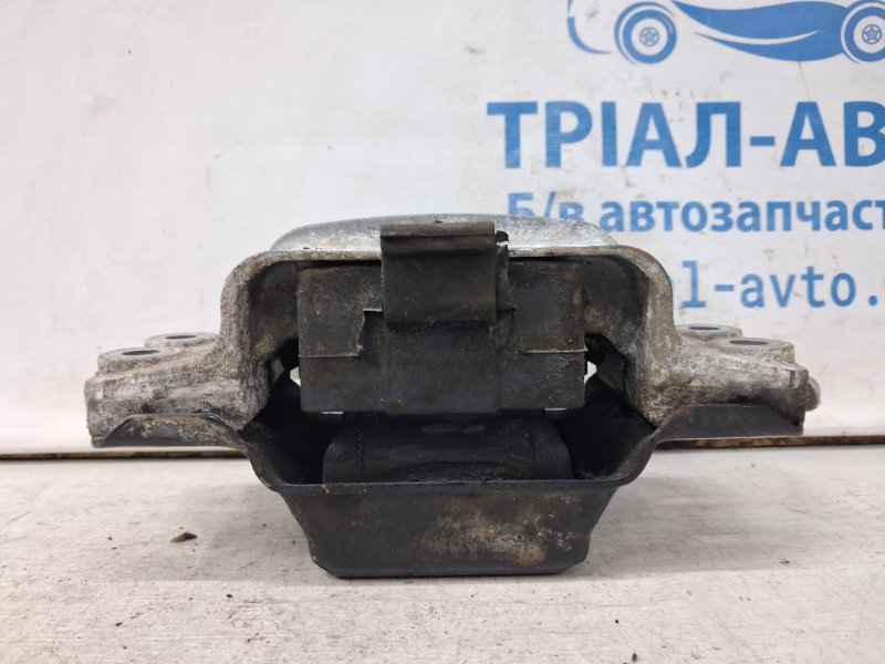 Запчасть подушка двс левая Volkswagen Caddy 2003-2015 2k 1.9 diesel BJB 1K0193555 Б/У Подушка ДВС левая Volkswagen Caddy 2003-2015 2k 1.9 diesel BJB 1K0193555 Б/У