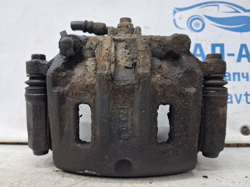 Суппорт передний правый Kia Sorento 2002-2011 BL 2.5 diesel D4CB 581303E600 Б/У