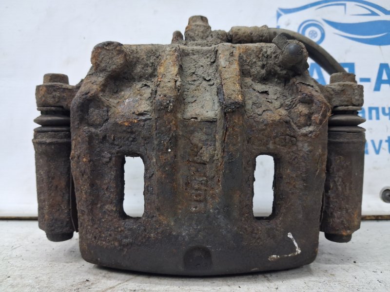 Суппорт передний левый Kia Sorento 2002-2011 BL 2.5 diesel D4CB 581103E600 Б/У