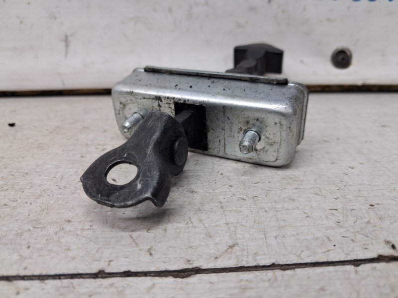 Ограничитель двери передний правый 6 2012- GJ 2.2 diesel