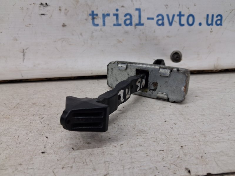 Ограничитель двери передний левый Mazda 6 GJ 2.2 diesel