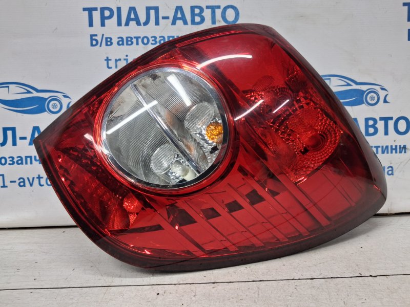 Фонарь задний внешний правый Chevrolet Captiva 2006-2018 C140 2.2 diesel Z22D1 20946136 Б/У