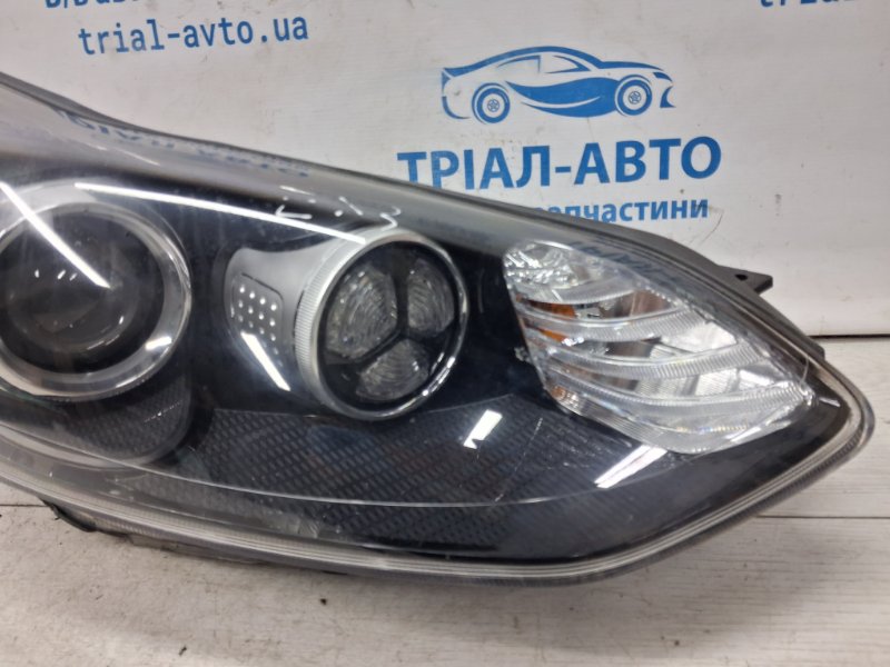 Фара правая Kia Sportage QL 1.7 diesel D4FD