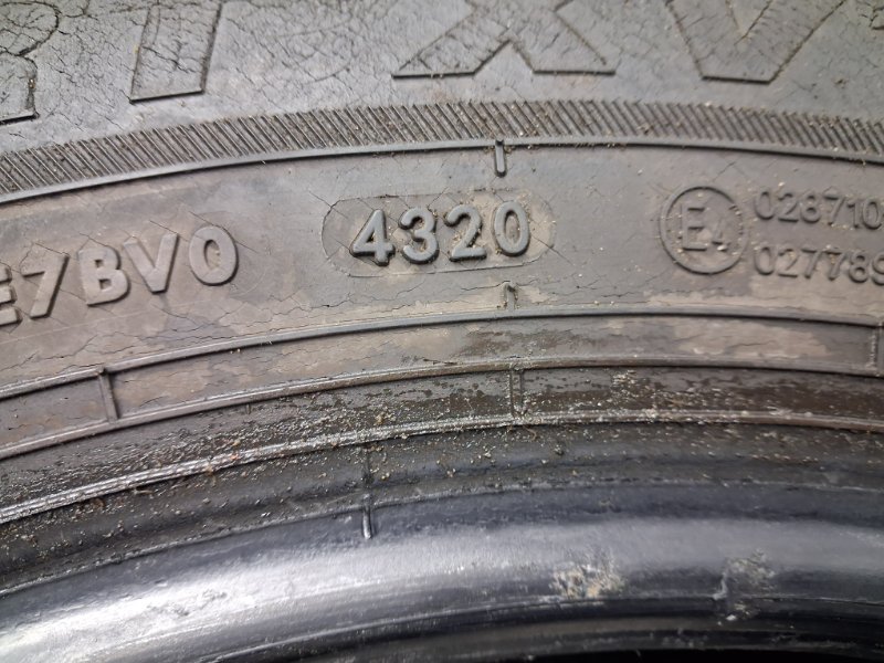 Шины 2шт R17 Шины 2шт R17