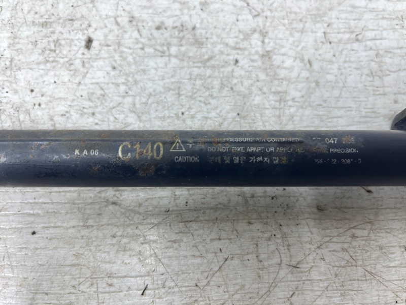 Амортизатор капота Chevrolet Captiva C140 2.2 diesel Z22D1