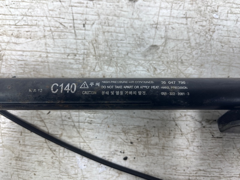 Амортизатор капота Chevrolet Captiva C140 2.2 diesel Z22D1