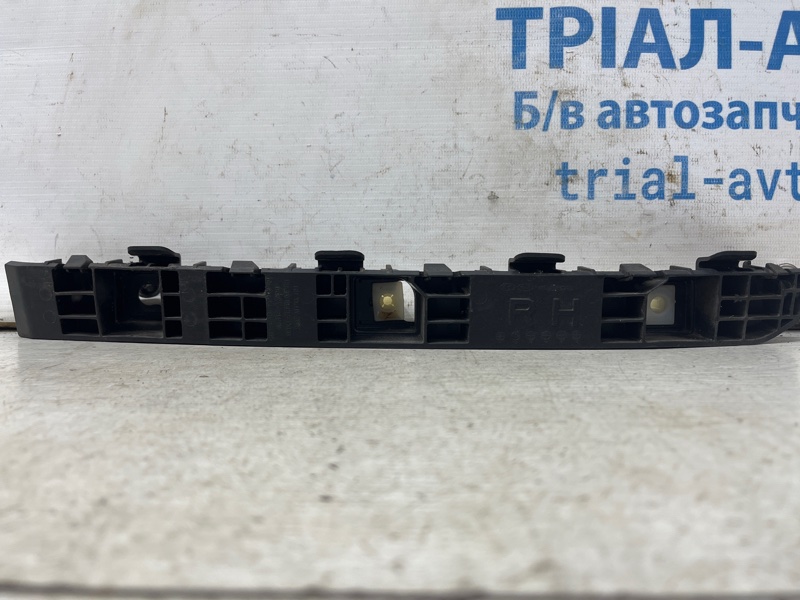 Кронштейн бампера задний правый Hyundai I30 2011-2017 GD 1.6 diesel D4FB 86614A6000 Б/У