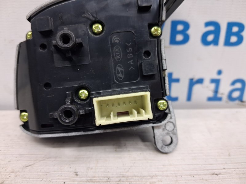 Кнопки руля Kia Sportage QL 1.7 diesel D4FD