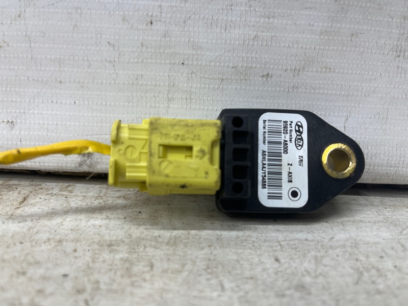 Датчик удара Hyundai I30 2011-2017 GD 1.6 diesel D4FB 95920A6000 Б/У