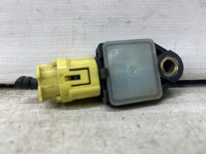 Датчик удара I30 2011-2017 GD 1.6 diesel D4FB Датчик удара I30 2011-2017 GD 1.6 diesel D4FB