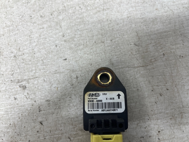 Датчик удара I30 2011-2017 GD 1.6 diesel D4FB Датчик удара I30 2011-2017 GD 1.6 diesel D4FB