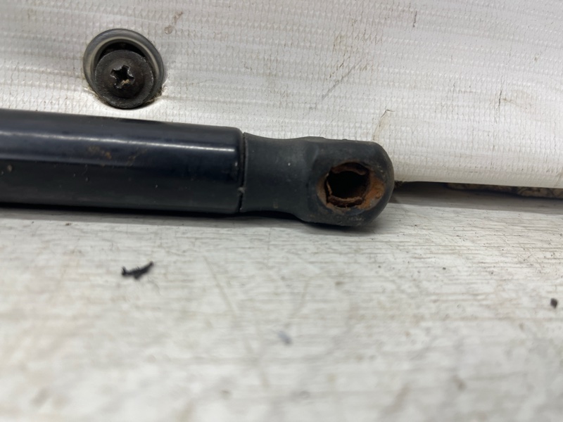 Амортизатор крышки багажника I30 2011-2017 GD 1.6 diesel D4FB