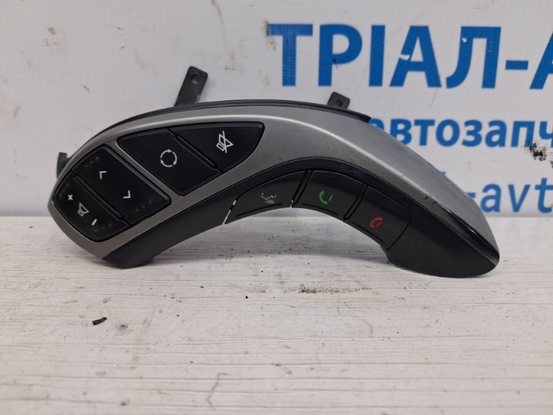 Кнопки руля Hyundai I30 2011-2017 GD 1.6 diesel D4FB 39Y2931000 Б/У