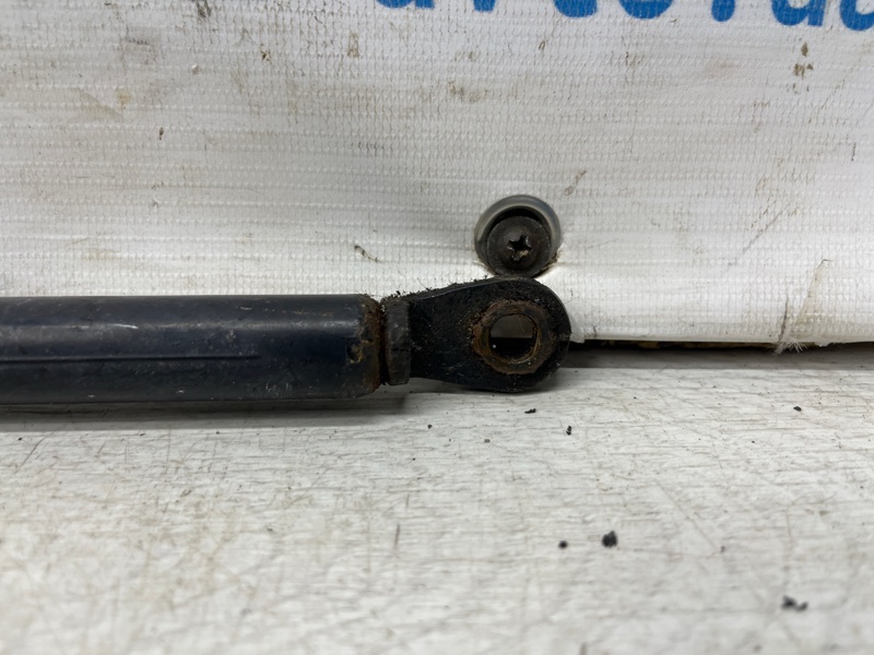 Амортизатор крышки багажника Grand Vitara 2005-2016 JT 2.0 Бензин J20A