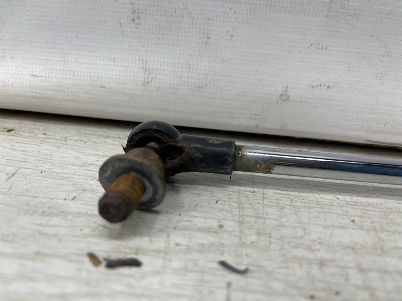 Амортизатор крышки багажника Suzuki Grand Vitara JT 2.0 Бензин J20A