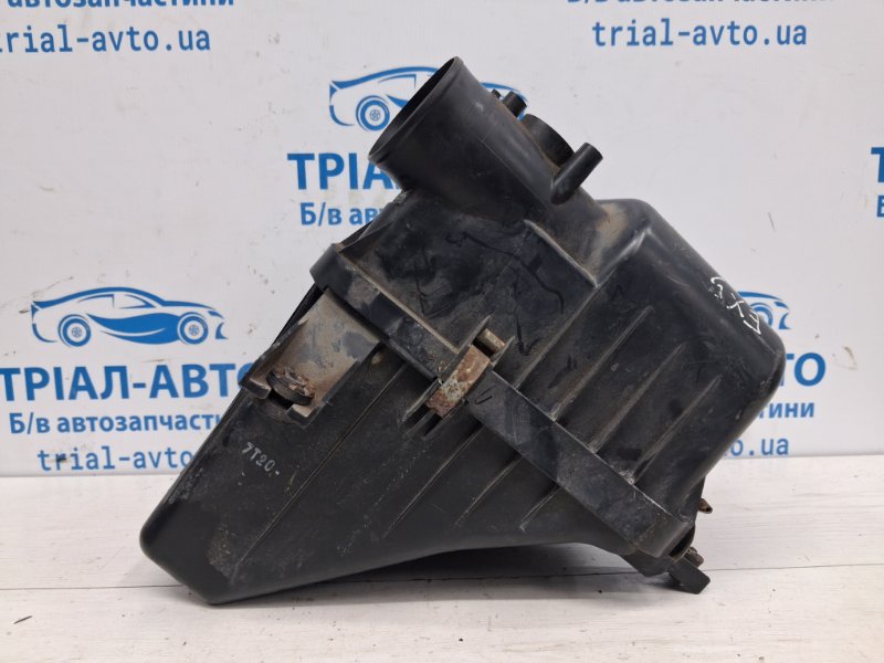 Корпус воздушного фильтра Suzuki Grand Vitara 2005-2016 JT 2.0 Бензин J20A 1370065J00 Б/У