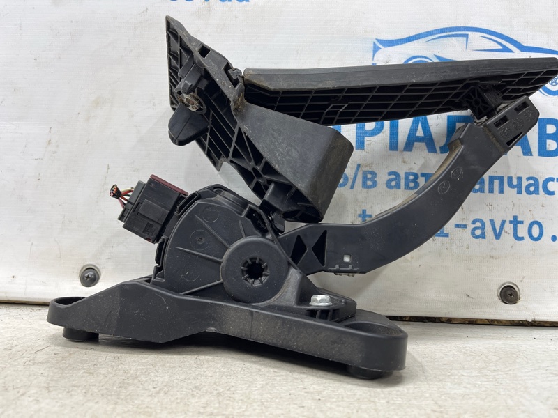 Педаль газа Hyundai Santa fe 2005-2012 CM 2.2 diesel D4HB 327002P930 Б/У