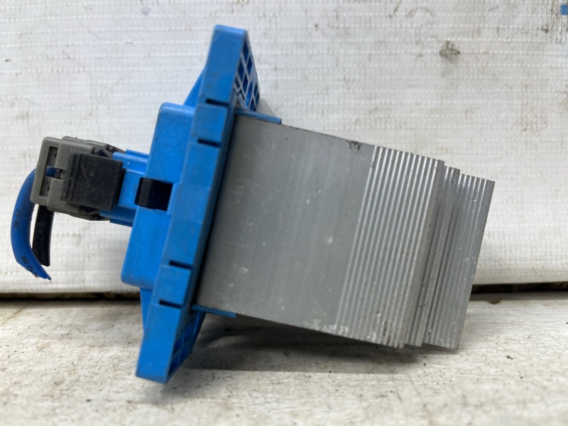 Резистор печки Hyundai Santa fe 2005-2012 CM 2.2 diesel D4HB 972351E000 Б/У