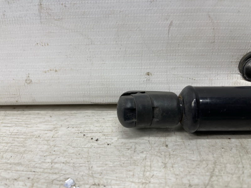 Амортизатор крышки багажника Santa fe 2005-2012 CM 2.2 diesel D4HB