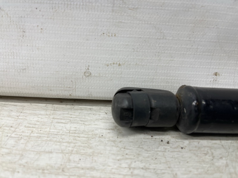 Амортизатор крышки багажника Santa fe 2005-2012 CM 2.2 diesel D4HB