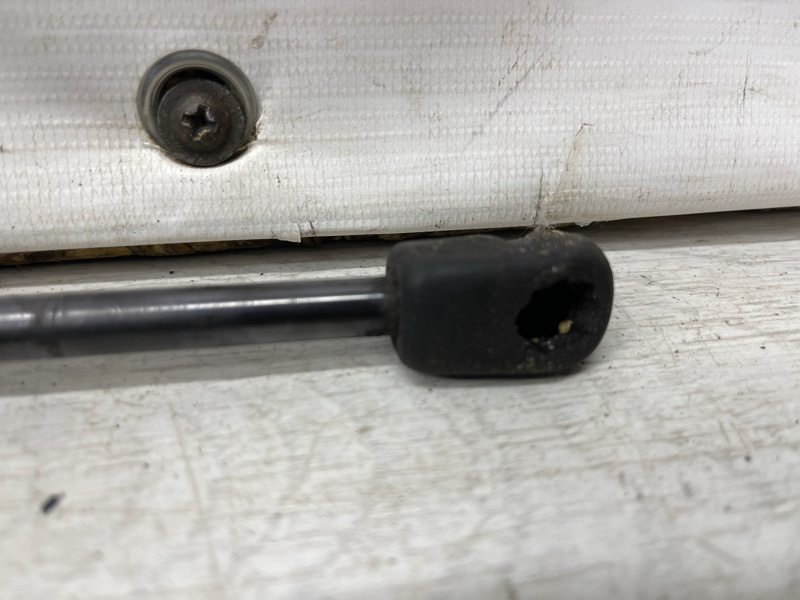 Амортизатор капота Hyundai Santa fe CM 2.2 diesel D4HB