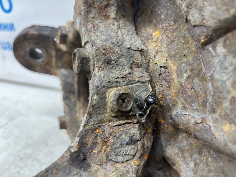 Кулак поворотный правый со ступицей Grand Vitara 2005-2016 JT 2.0 Бензин J20A