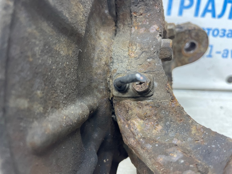 Кулак поворотный левый со ступицей Suzuki Grand Vitara JT 2.0 Бензин J20A