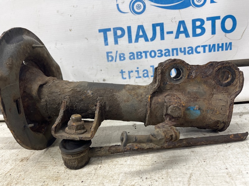 Амортизатор передний правый Hyundai I30 GD 1.6 diesel D4FB