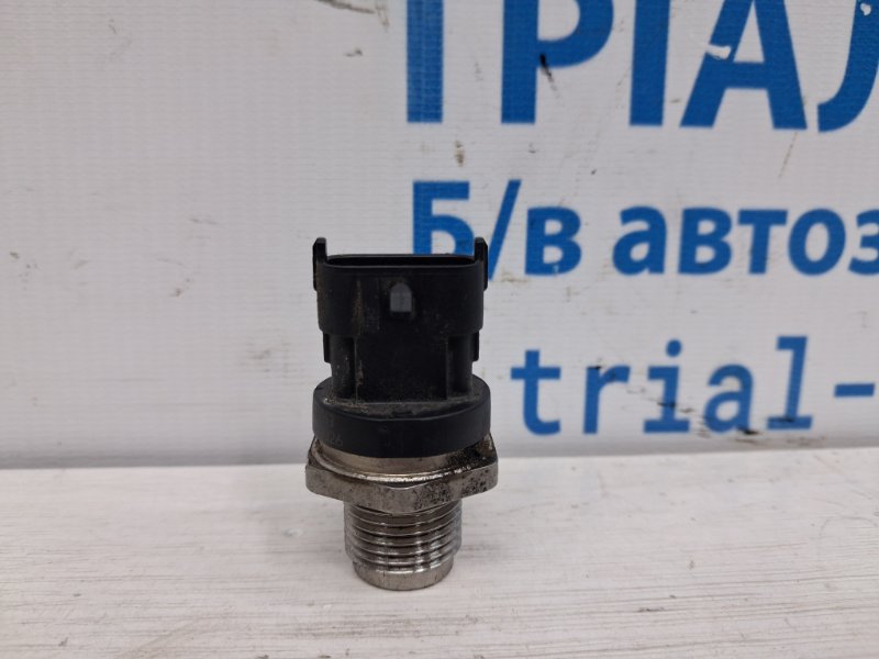 Датчик давления топлива в рейке Hyundai I30 2011-2017 GD 1.6 diesel D4FB 0281002863 Б/У