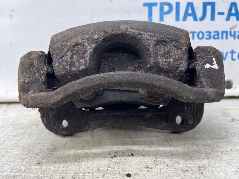 Суппорт передний левый I30 2011-2017 GD 1.6 diesel D4FB