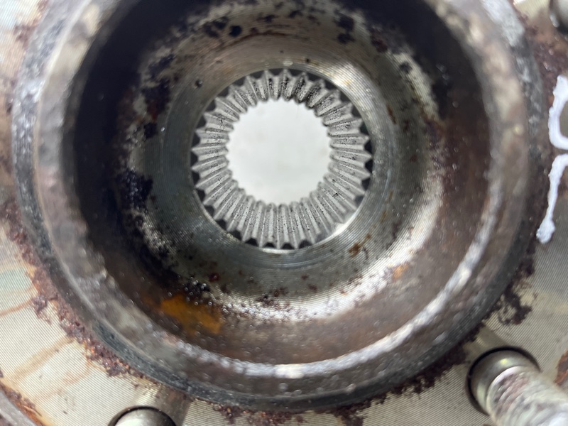 Цапфа задняя левая со ступицей Santa fe 2005-2012 CM 2.2 diesel D4HB