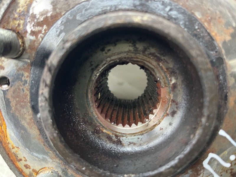 Кулак поворотный левый со ступицей Santa fe 2005-2012 CM 2.2 diesel D4HB