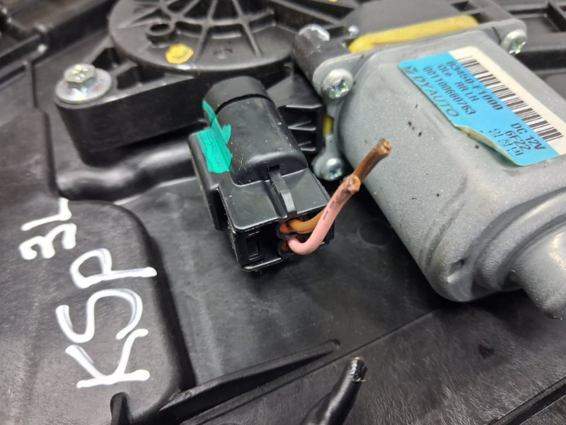 Стеклоподъемник задний левый Kia Sportage QL 1.7 diesel D4FD