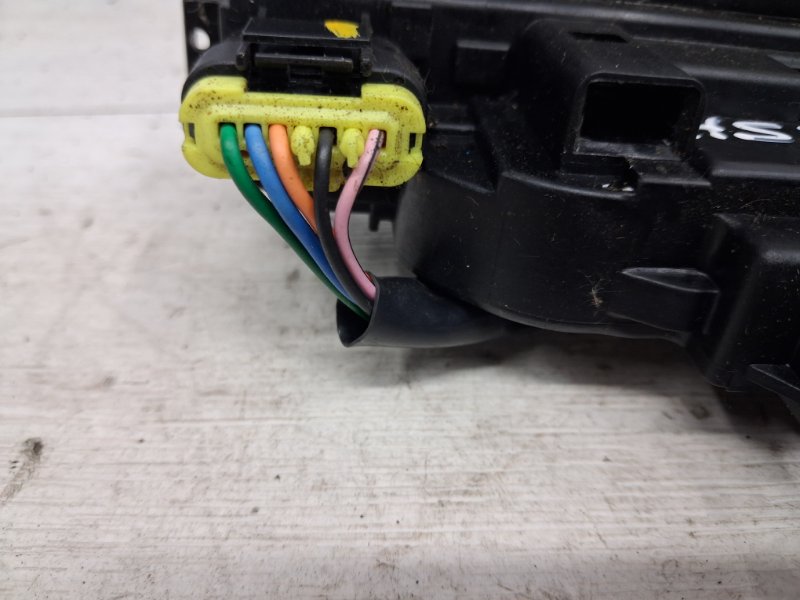 Замок двери задний правый Santa fe 2005-2012 CM 2.2 diesel D4HB