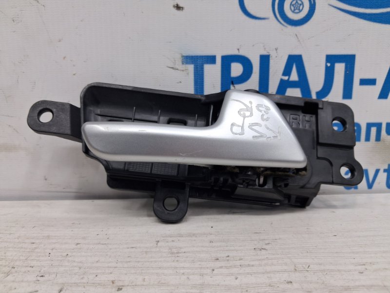 Ручка двери внутренняя правая Kia Sportage 2015-2022 QL 1.7 diesel D4FD 82620F1000KA1 Б/У