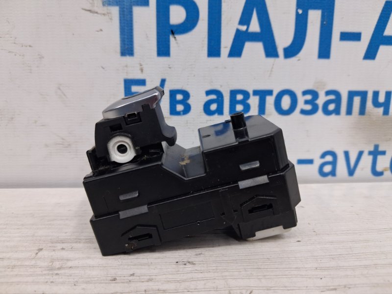 Кнопка стеклоподъемника Sportage 2015-2022 QL 1.7 diesel D4FD