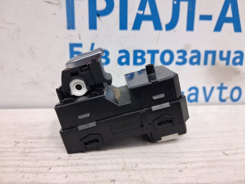 Кнопка стеклоподъемника Sportage 2015-2022 QL 1.7 diesel D4FD