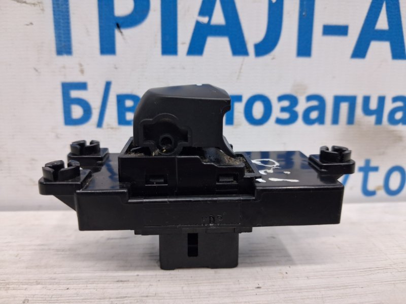 Кнопка стеклоподъемника I30 2011-2017 GD 1.6 diesel D4FB